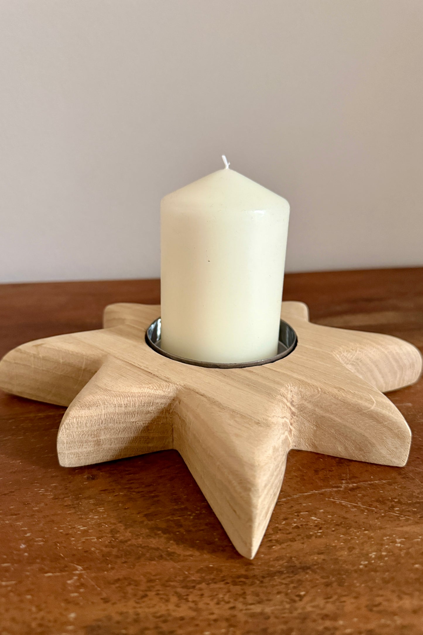 Holzstern mit Stumpenkerze 1209