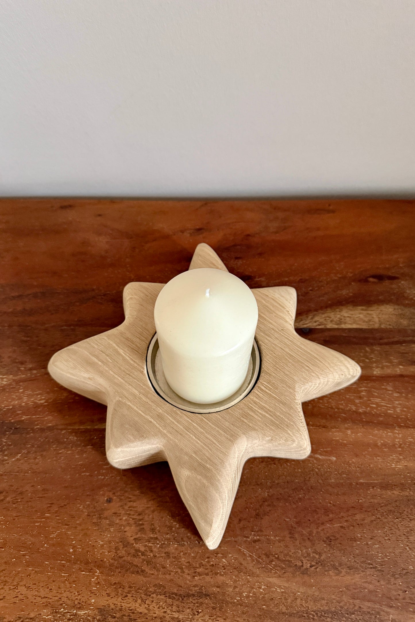 Holzstern mit Stumpenkerze 1189