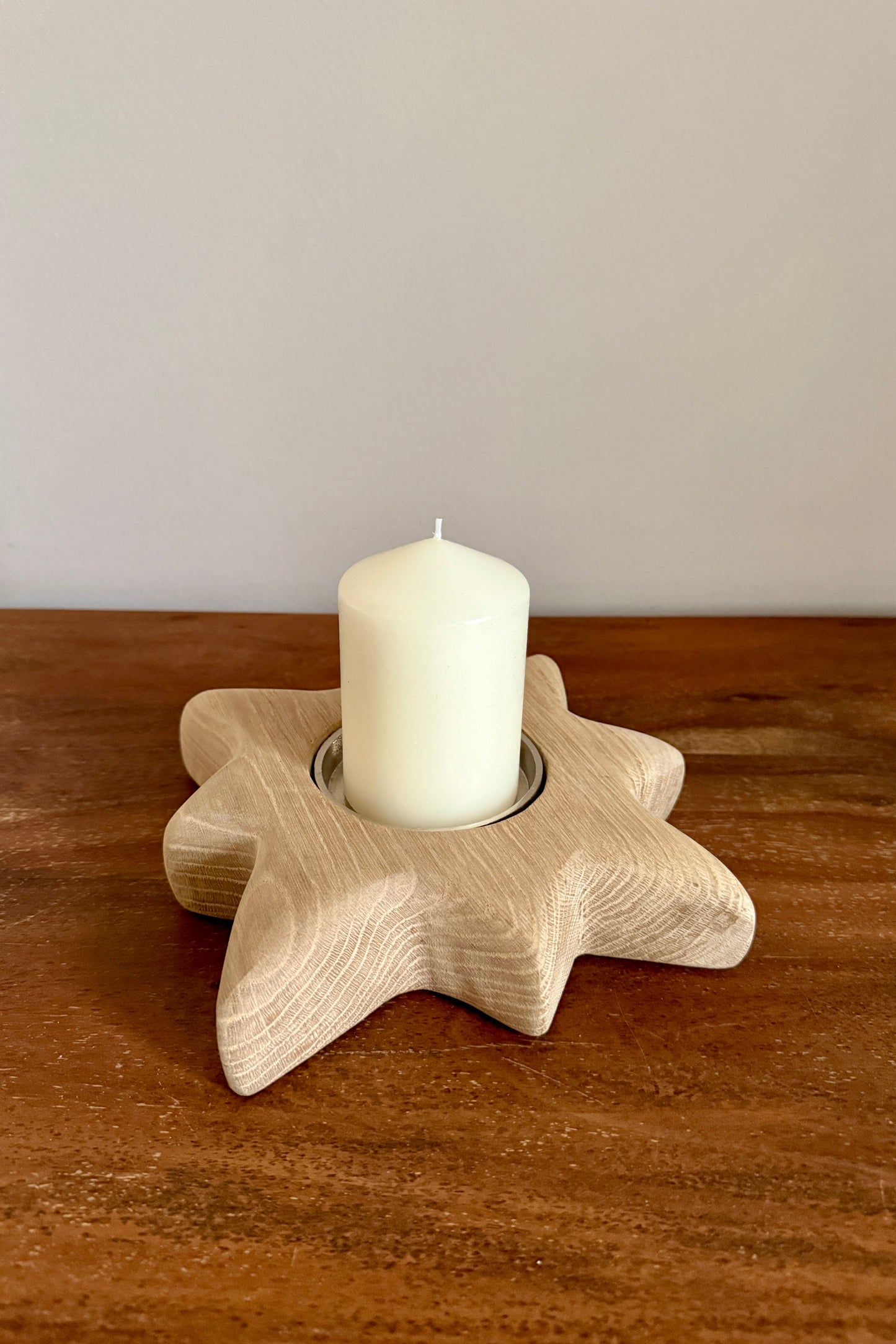 Holzstern mit Stumpenkerze 1189