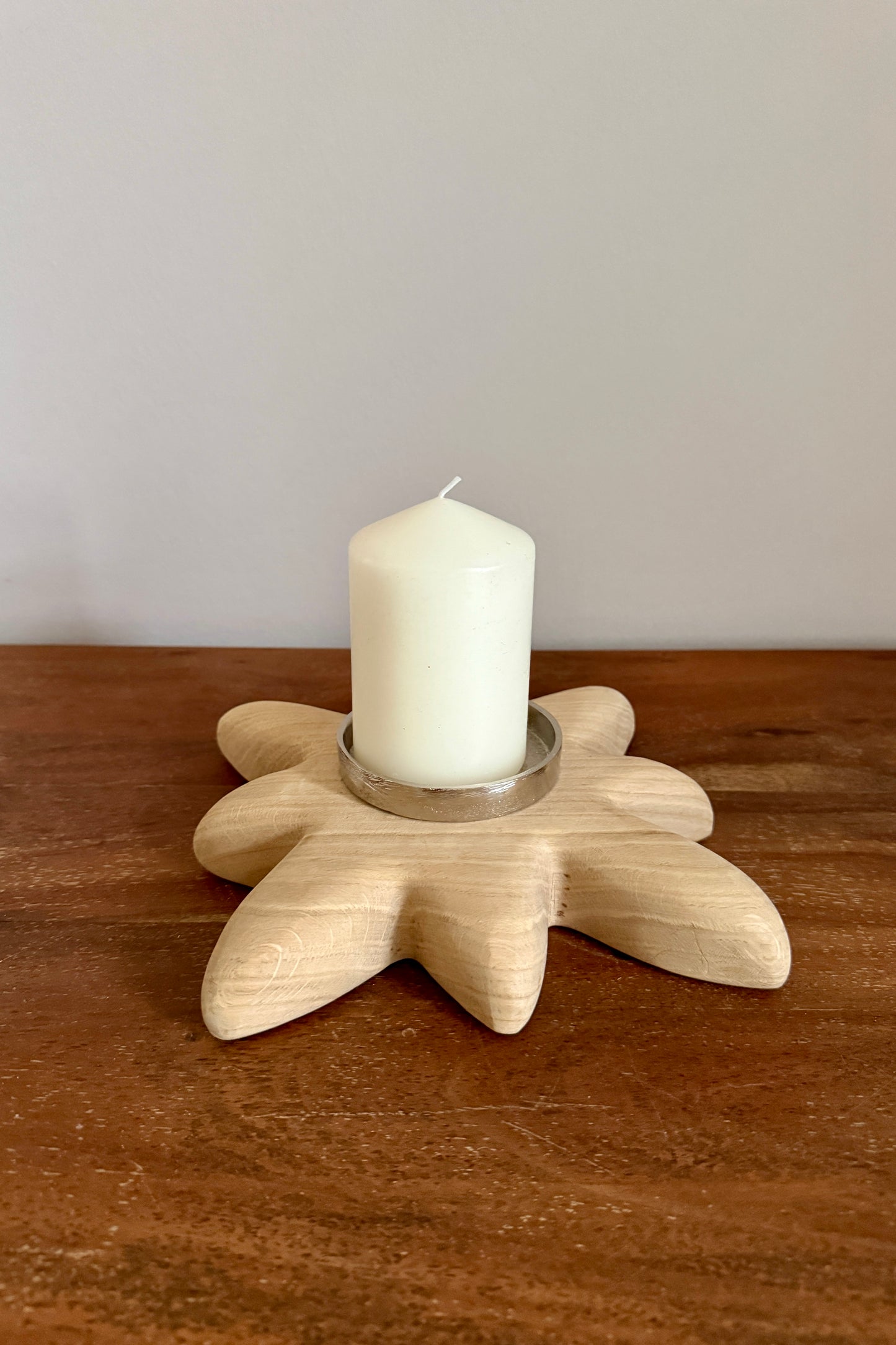 Holzstern mit Stumpenkerze 1192