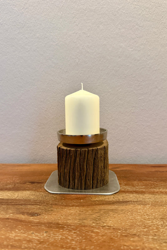 Kerzenständer aus Eichenholz und Stumpenkerze 1137