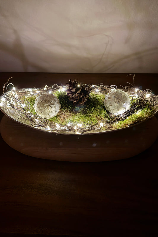 Dekoschale silber klein auf Holzstamm geschliffen mit weihnachtlicher Deko 1509