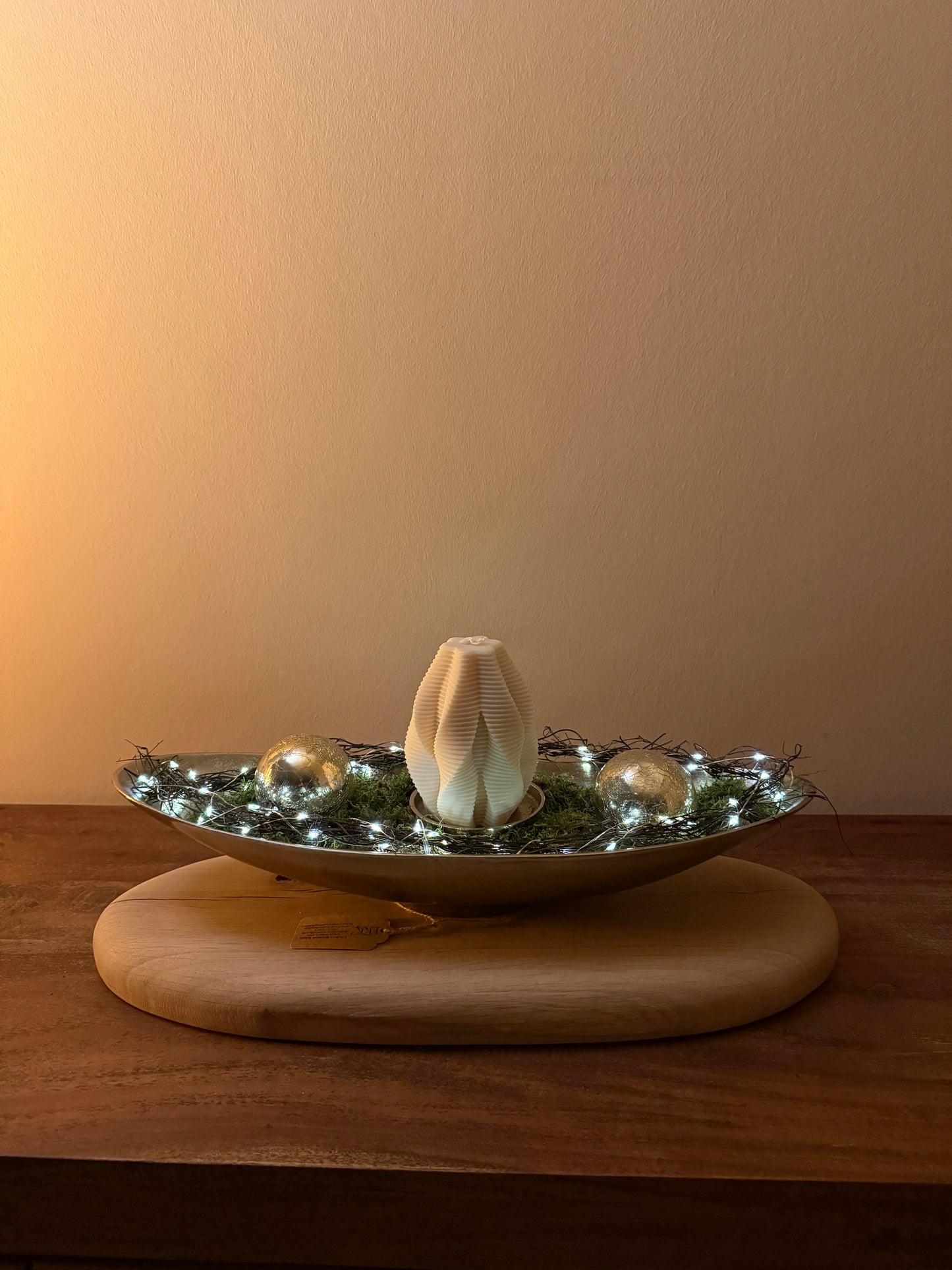 Dekoschale silber groß auf Holzstamm geschliffen mit Designkerze und weihnachtlicher Deko 1514