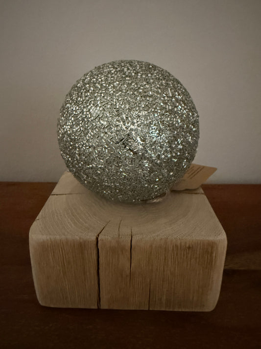 Leuchtkugel Glas auf Holzstamm geschliffen 1576
