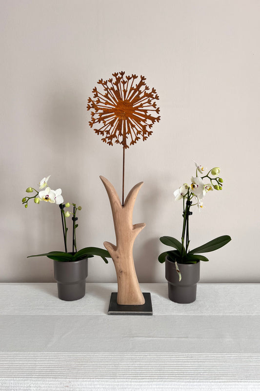 Dekoobjekt Pusteblume aus geschliffenem Eichenholz auf Metallständer