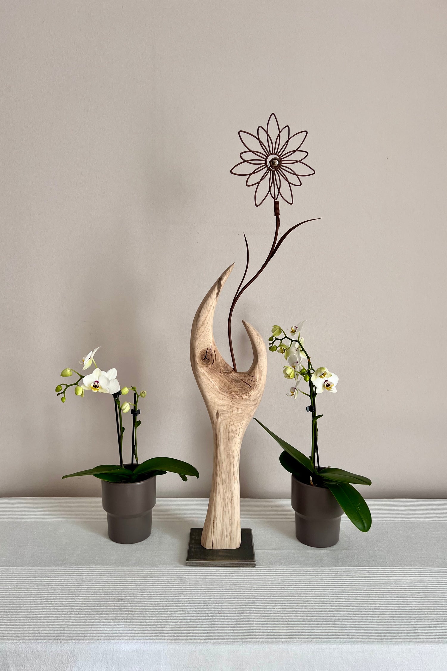 Metallblume rostfarben auf Eichenholz, Unikat Nr. 1012, Ansicht 1