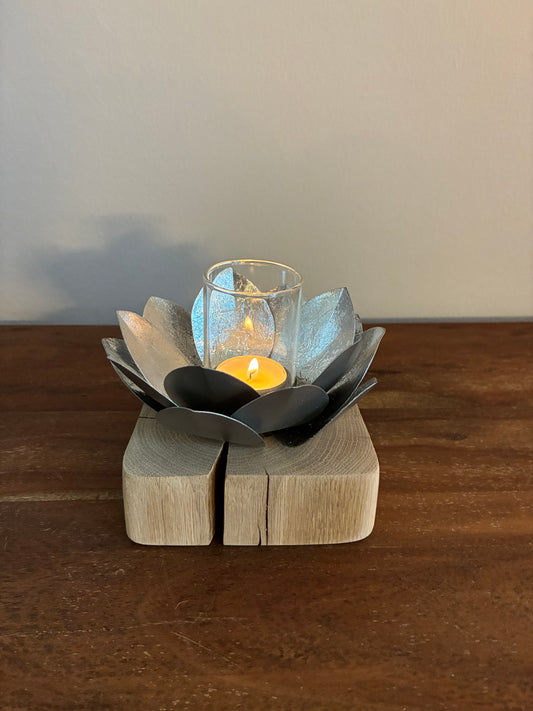 Holzstamm geschliffen mit Windlicht Lotusblüte mit Glas silber 1327