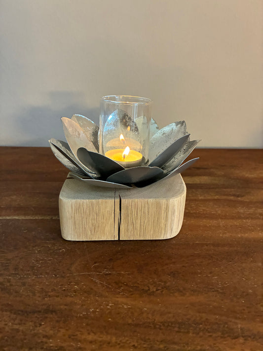 Holzstamm geschliffen mit Windlicht Lotusblüte mit Glas silber 1328