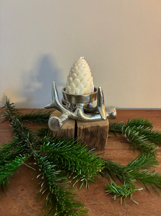 Holzstamm gebürstet mit Kerzenständer Geweih klein und Designkerze 1363